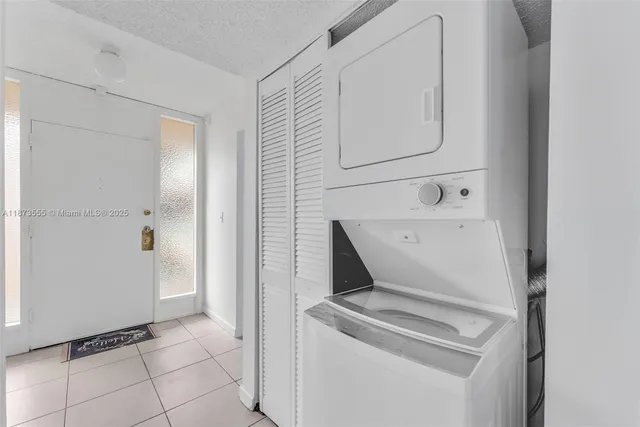 $2,100 | 3100 North Pine Island Road, Unit 304, Sunrise, FL 33351