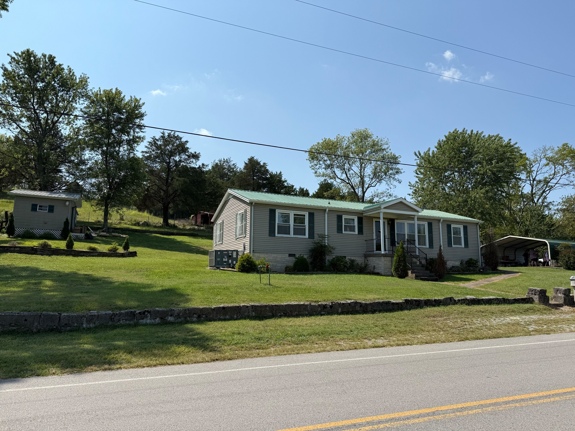 636 Old Alexandria Road Watertown, TN 37184 - Photo 2 of 8 a front view of a house with a garden