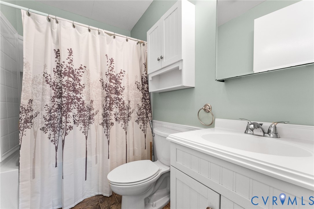 1218 Cheaneys Bridge Road Dunnsville, VA 22454 - Photo 12 of 27 Full Bath