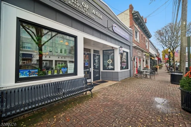 $4,750 | 246 Main Street, Unit 202, Chatham, NJ 07928