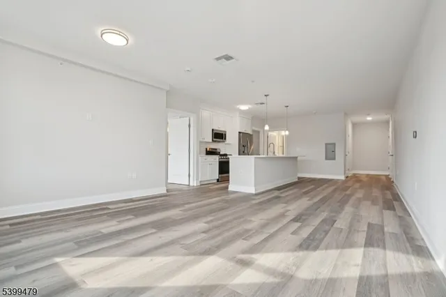 $4,750 | 246 Main Street, Unit 202, Chatham, NJ 07928