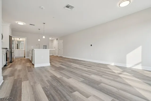 $4,750 | 246 Main Street, Unit 202, Chatham, NJ 07928