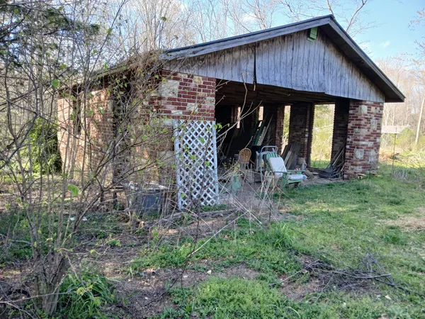 a view of a house with backyard and porch