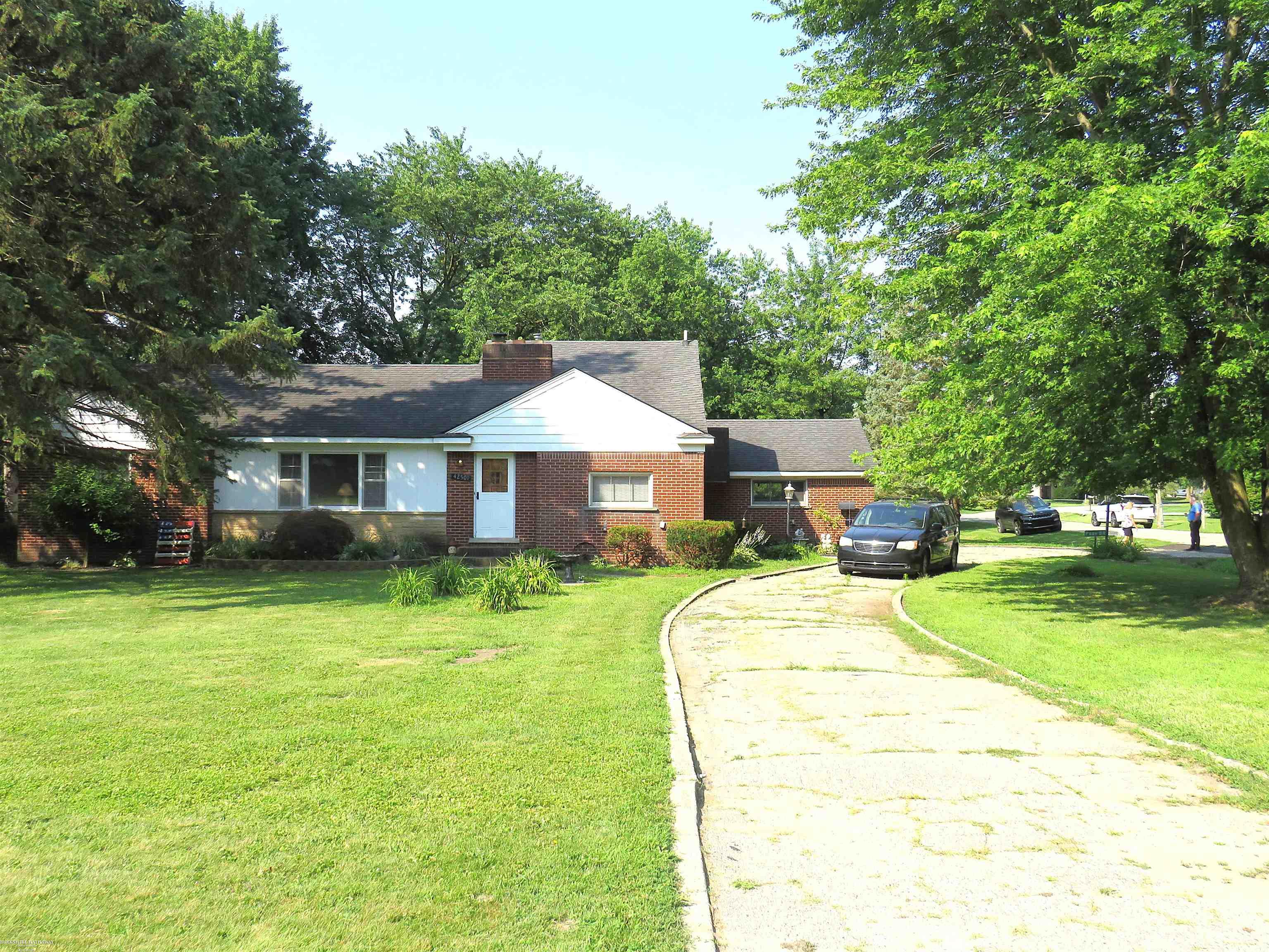 42501 Utica Road Sterling Heights, MI 48314 - Photo 1 of 17