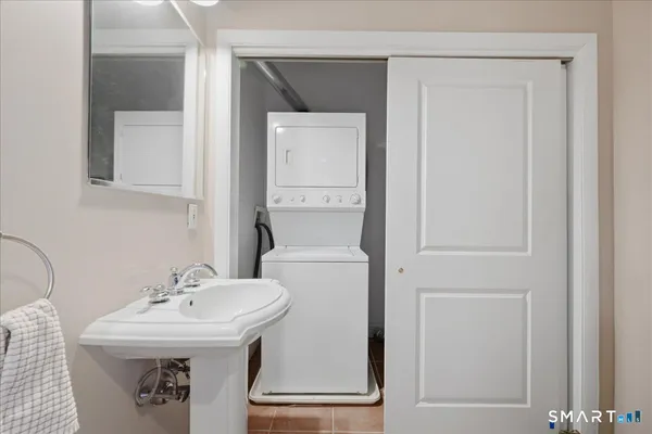 $249,000 | 586 West Thames Street, Unit 403, Norwich, CT 06360
