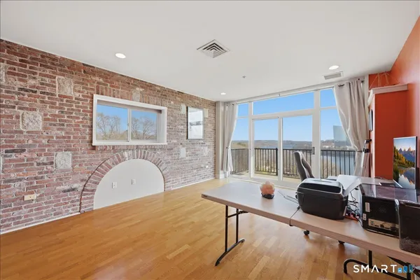 $249,000 | 586 West Thames Street, Unit 403, Norwich, CT 06360