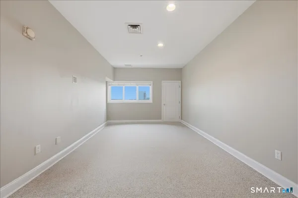 $249,000 | 586 West Thames Street, Unit 403, Norwich, CT 06360