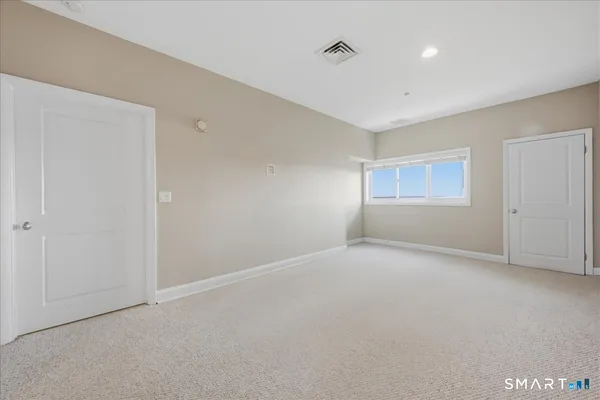 $249,000 | 586 West Thames Street, Unit 403, Norwich, CT 06360