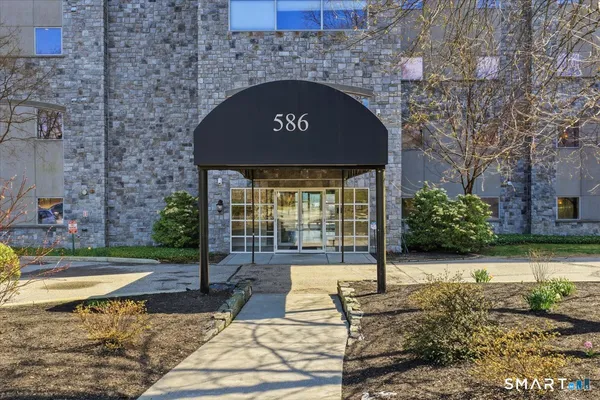 $249,000 | 586 West Thames Street, Unit 403, Norwich, CT 06360