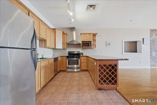 $249,000 | 586 West Thames Street, Unit 403, Norwich, CT 06360