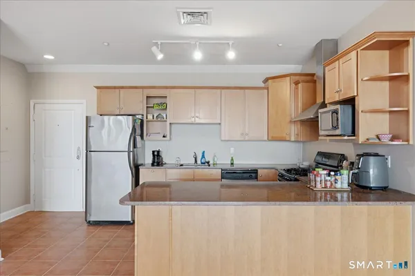 $249,000 | 586 West Thames Street, Unit 403, Norwich, CT 06360