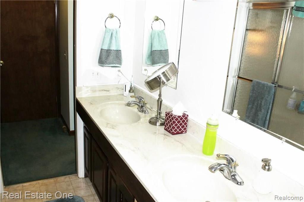 28693 Salem Road Farmington, MI 48334 - Photo 26 of 35