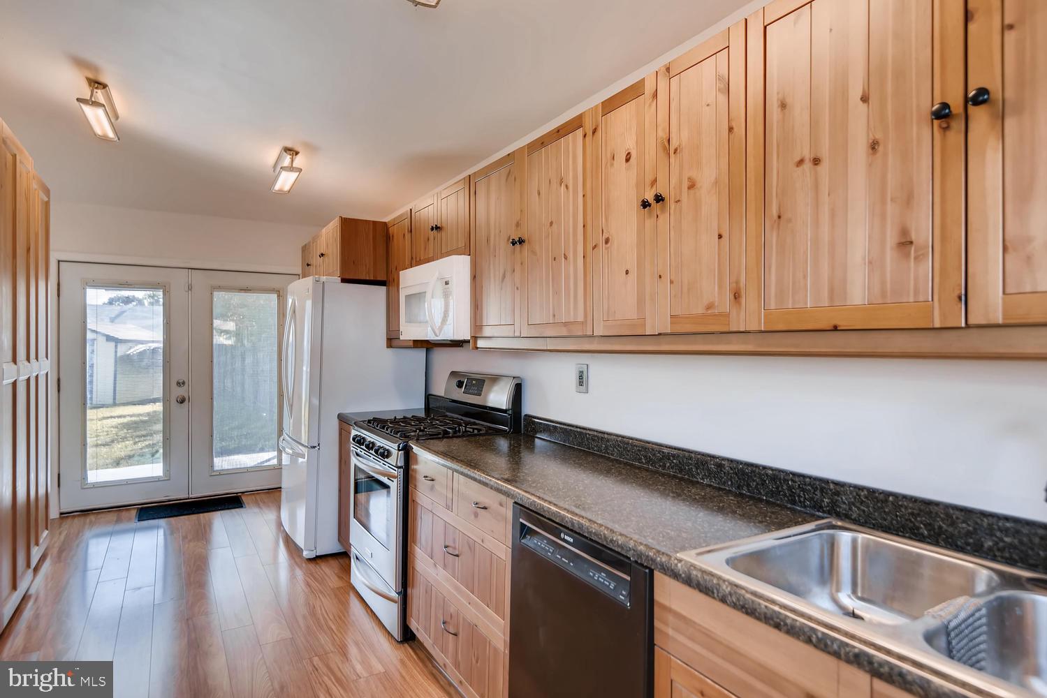 3421 Louth Road Baltimore, MD 21222 - Photo 11 of 33