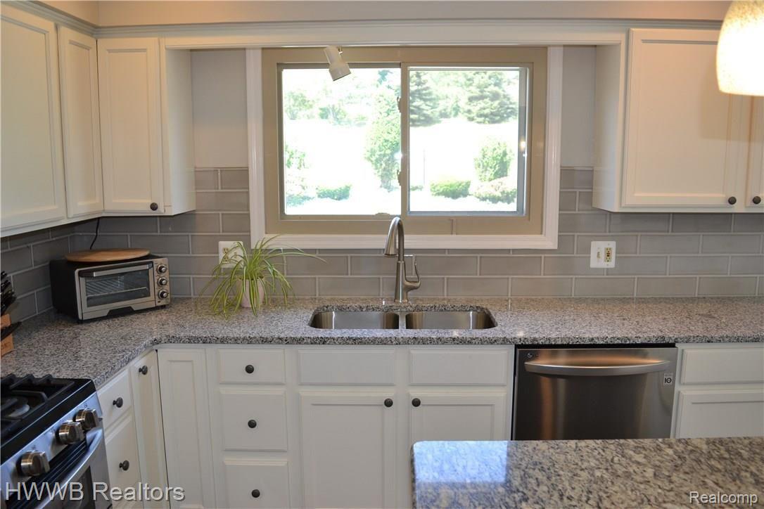 1950 Kilburn Road West Rochester, MI 48306 - Photo 11 of 45 9a.JPG