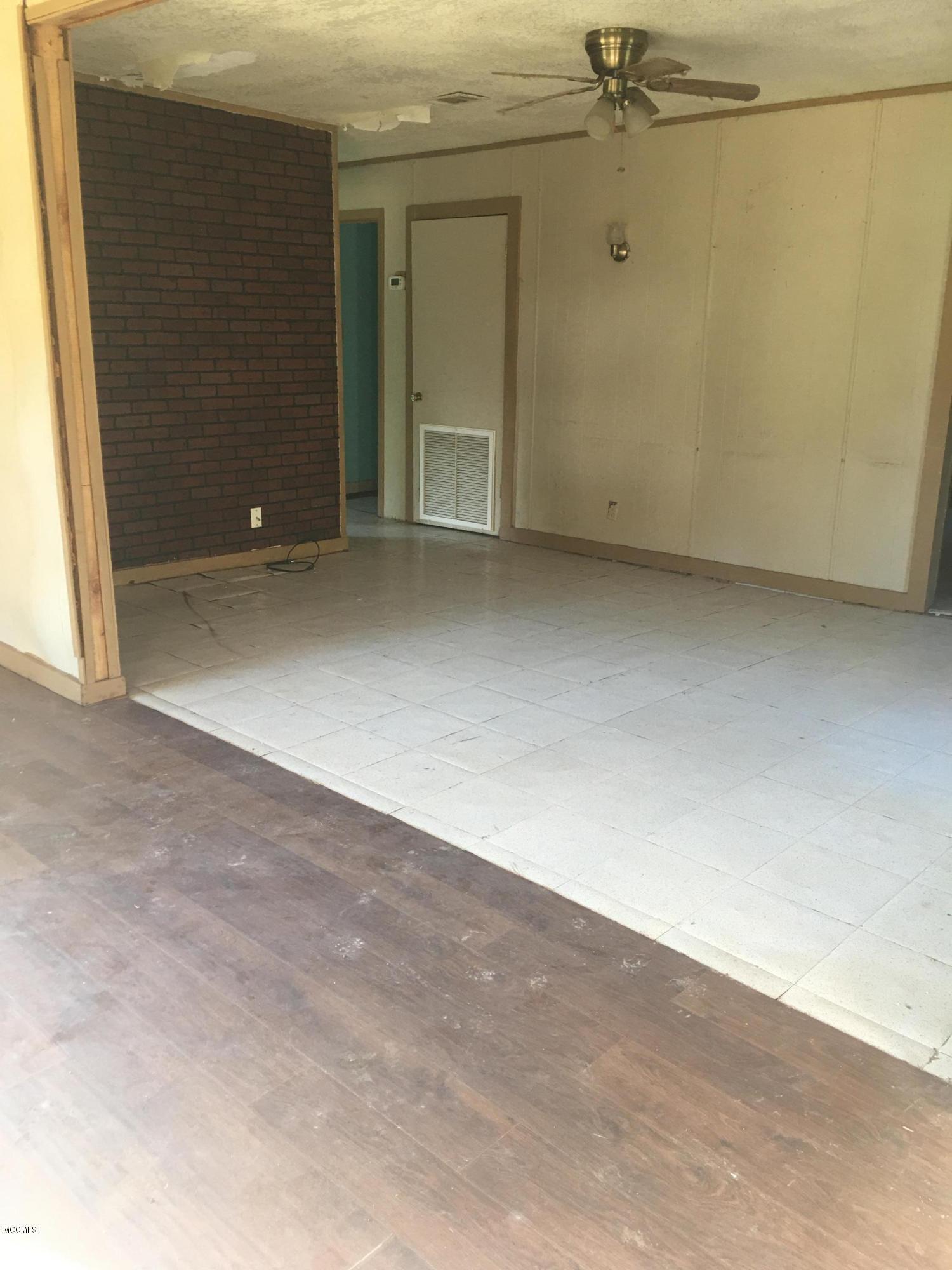 3717 Fieldworth Road Moss Point, MS 39562 - Photo 9 of 23 00546B21-8472-40B3-8B5B-0E0491642B00