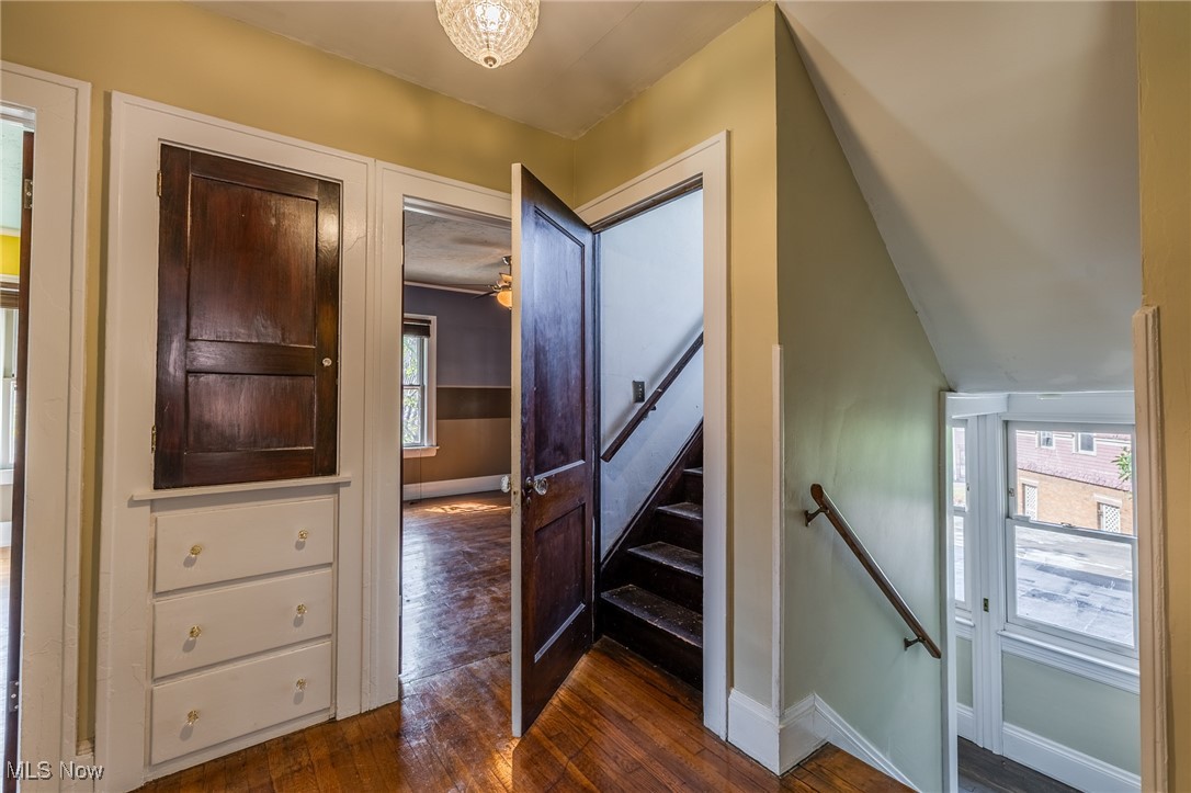 1100 Parkside Road Cleveland, OH 44108 - Photo 27 of 50 2nd floor landing