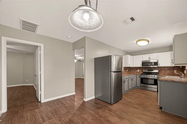 $2,000 | 10902 Clear Villa Lane, Houston, TX 77034