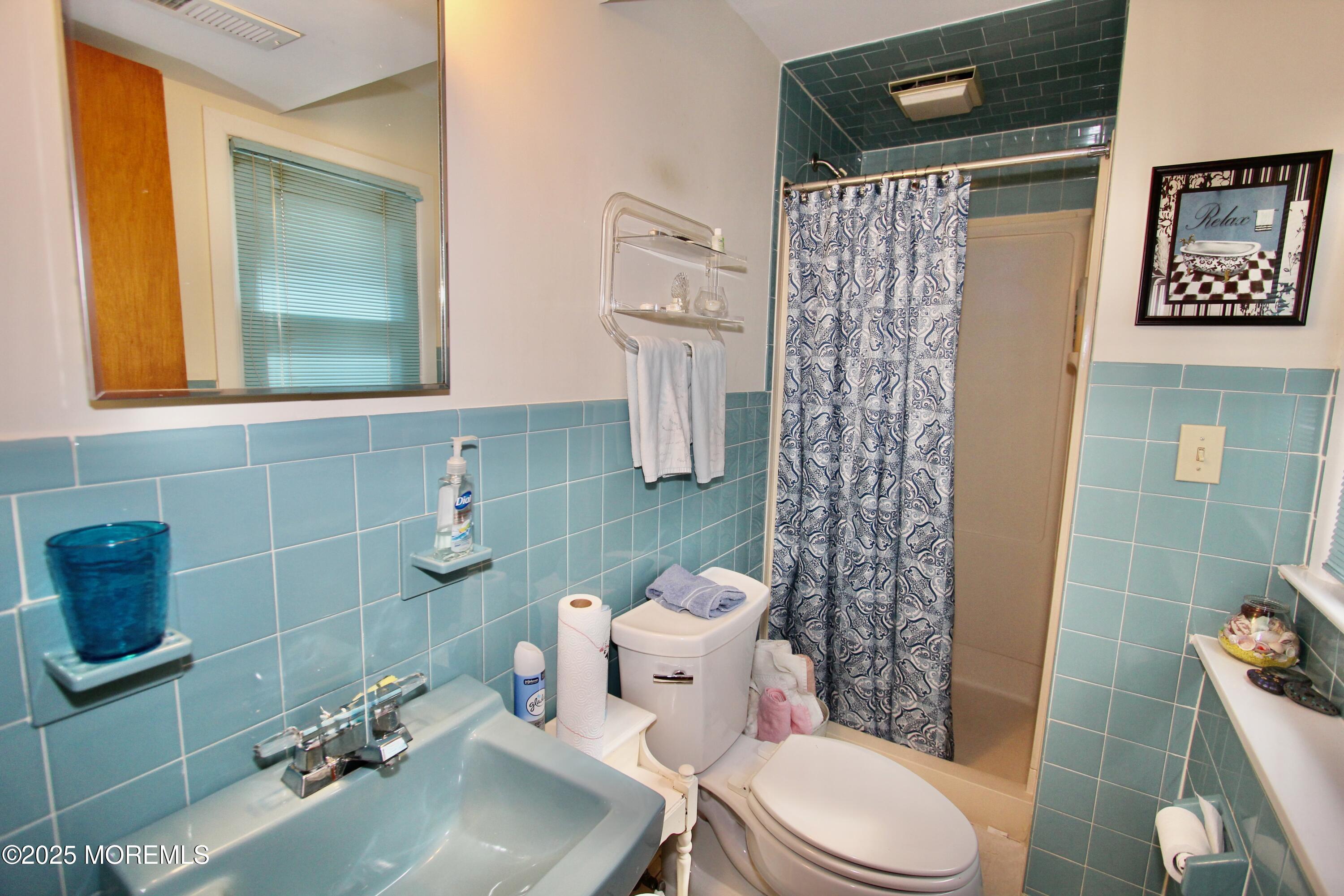 208 Ivins Road Neptune Township, NJ 07753 - Photo 18 of 25 208 Ivins - 18