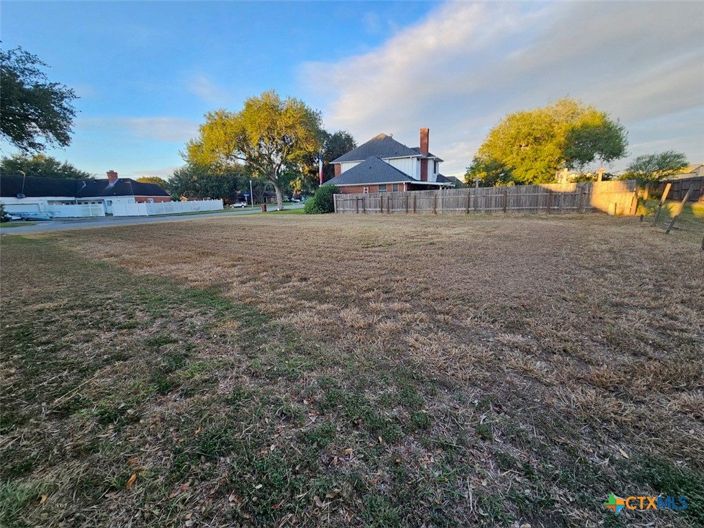 206 Masters Drive Victoria, TX 77904 - Photo 2 of 9