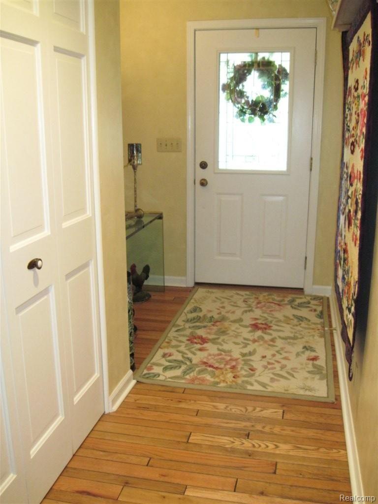 8323 Mabley Hill Road Fenton, MI 48430 - Photo 13 of 22 Entryway
