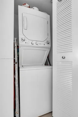 a close up view of a washer and dryer
