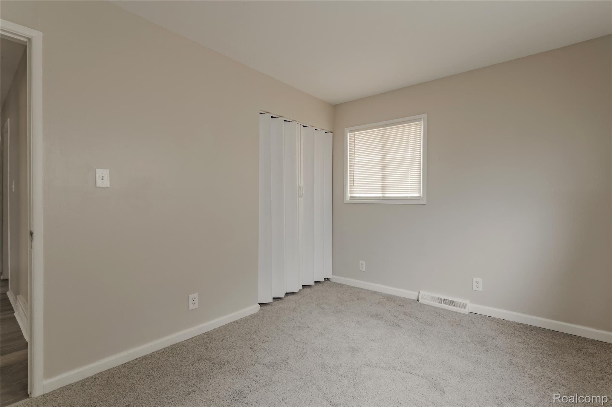 93 West Princeton Avenue Pontiac, MI 48340 - Photo 8 of 31 Neutral-toned walls complement plush grey carpeting