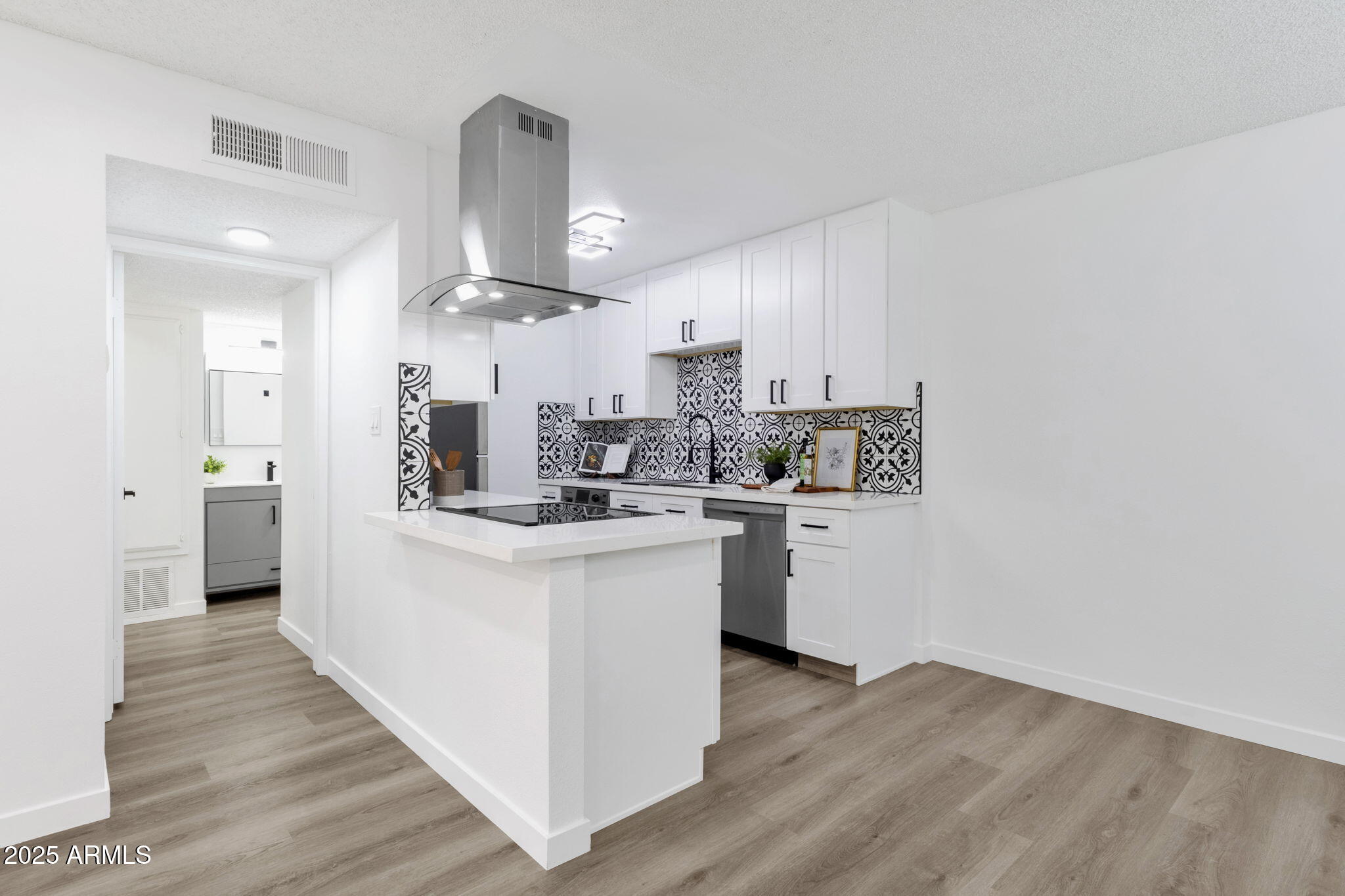 5525 East Thomas Road, Unit M9 Phoenix, AZ 85018 - Photo 7 of 31 Gallery Image 7