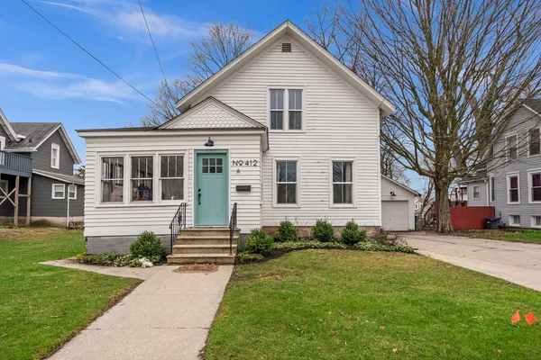 $275,000 | 412 West High Street, Sycamore, IL 60178