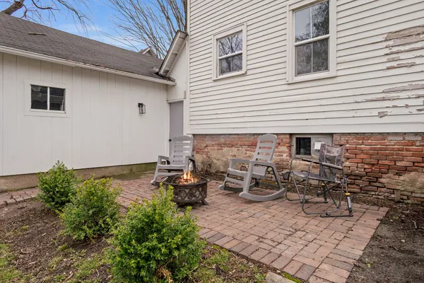 $275,000 | 412 West High Street, Sycamore, IL 60178