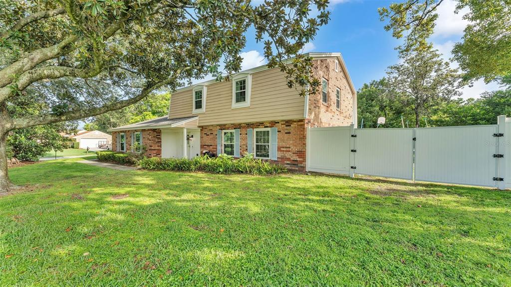 1910 Clubhouse Road Lakeland, FL 33813 - Photo 2 of 62 Gallery Image 2