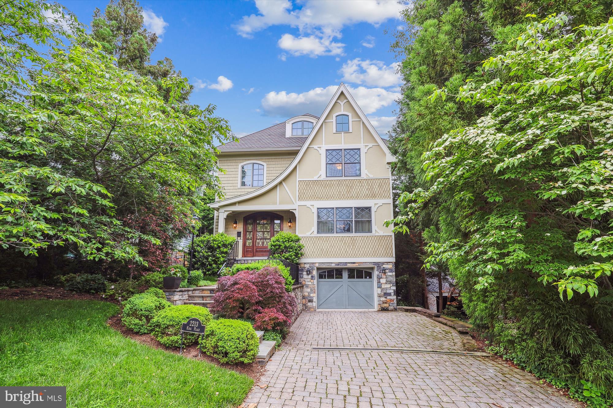 2213 King Pl Northwest