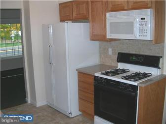 2260 Yardville Hamilton Square Road Hamilton, NJ 08690 - Photo 3 of 10 Kitchen