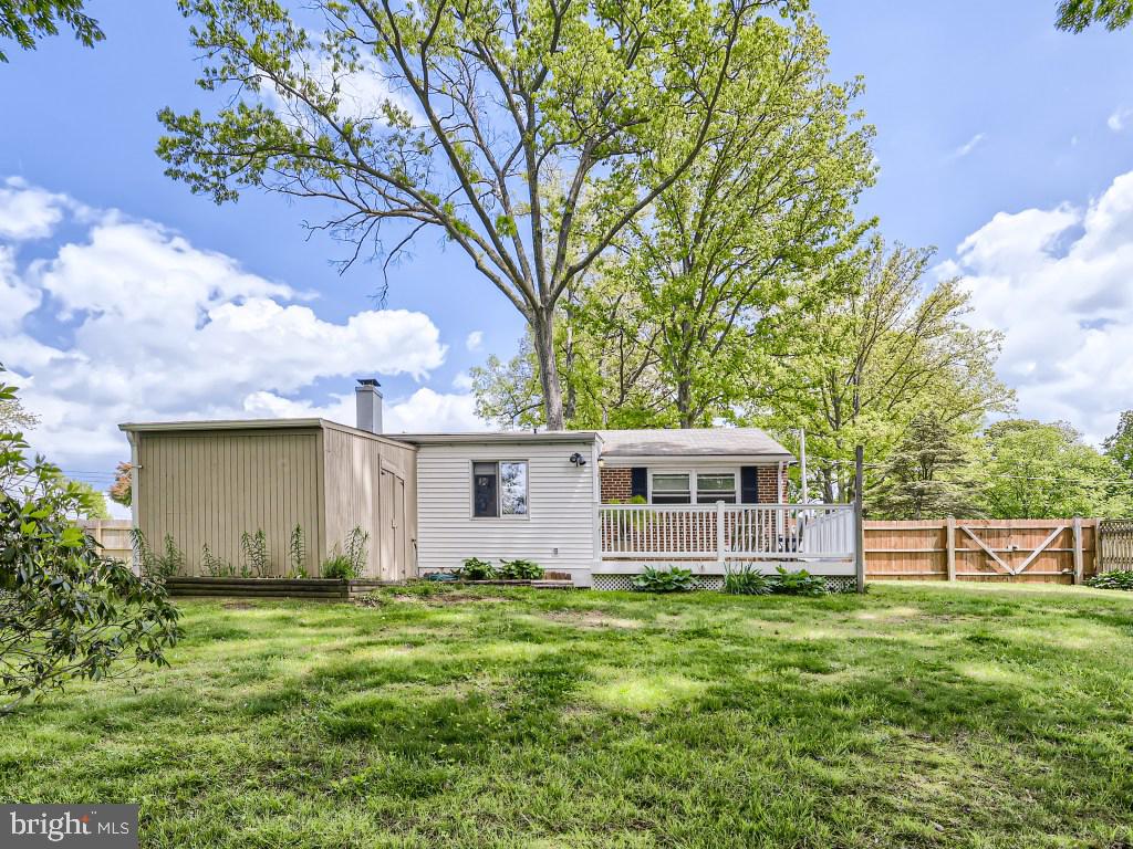 7732 Carter Road Sykesville, MD 21784 - Photo 24 of 27 Yard feels so big.