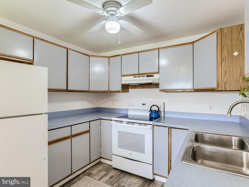 7732 Carter Road Sykesville, MD 21784 - Photo 8 of 27 Easy working kitchen.