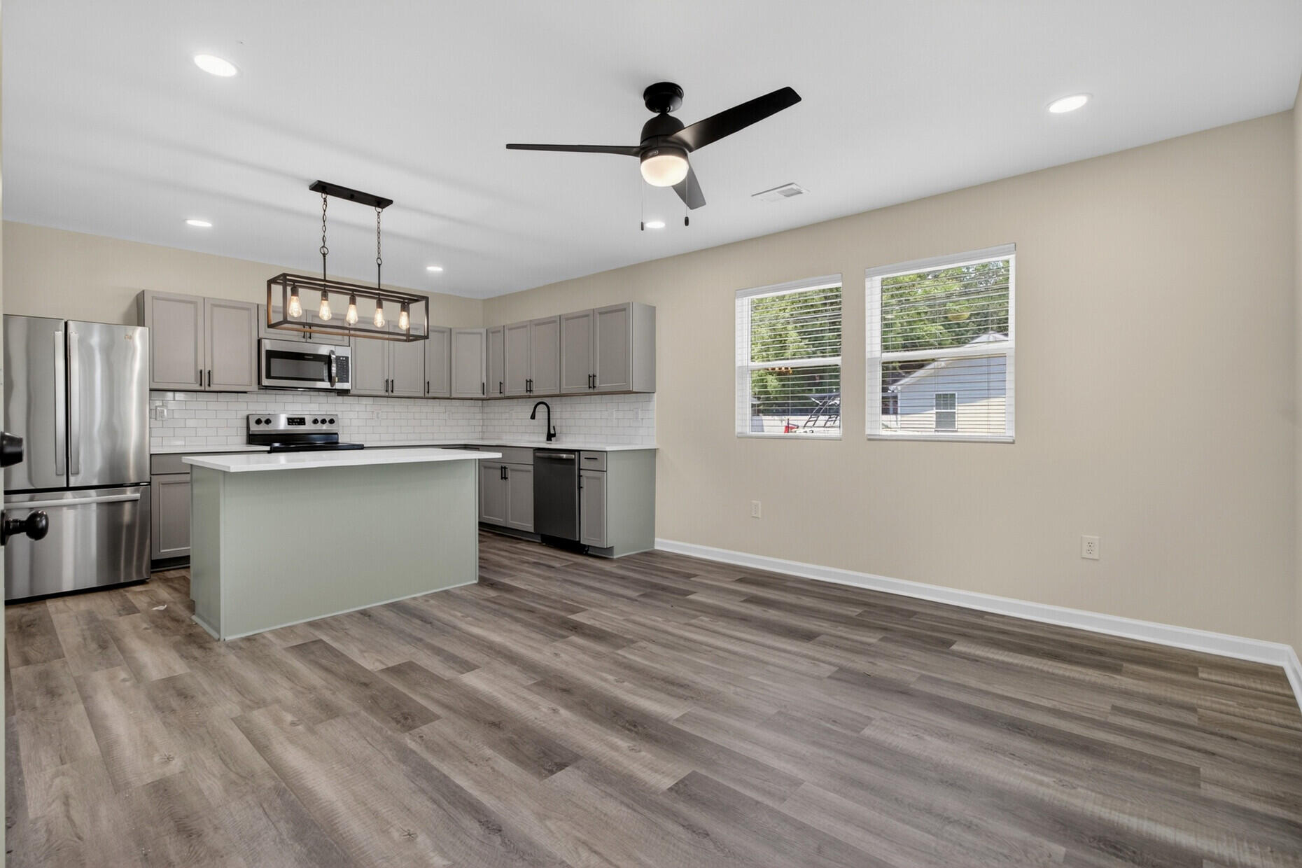 2116 Commander Road North Charleston, SC 29405 - Photo 7 of 32