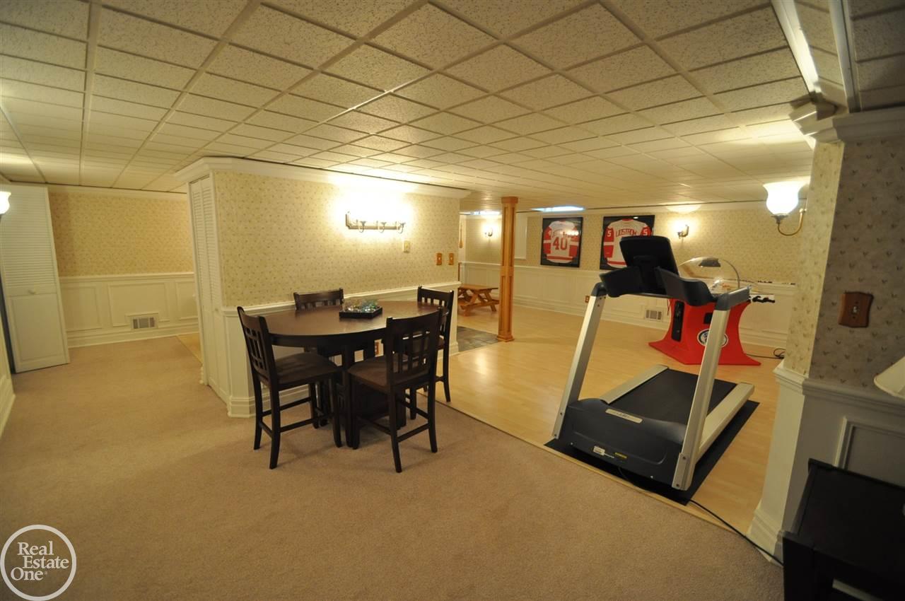 2025 Ridgefield Court Rochester Hills, MI 48306 - Photo 22 of 30