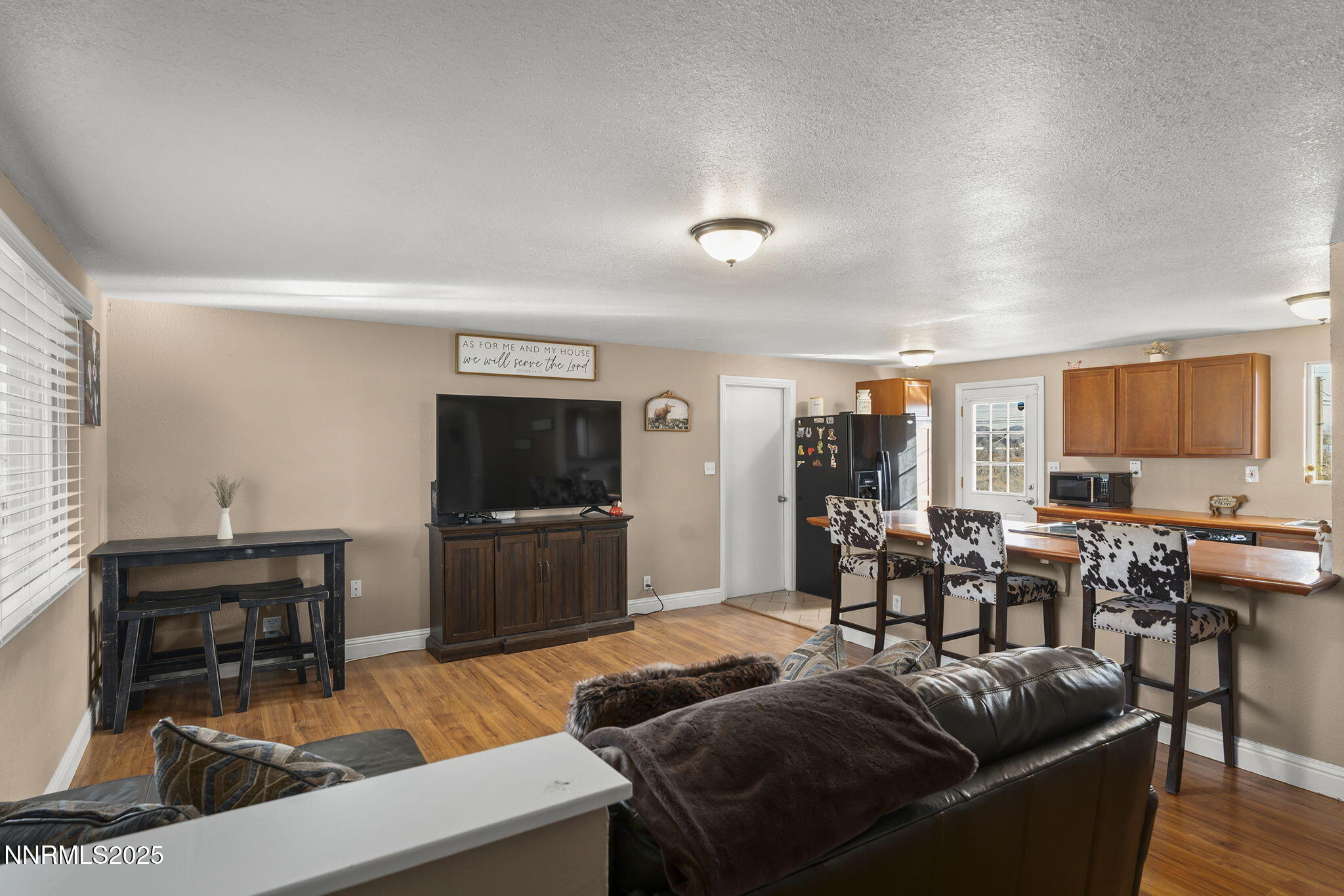 11600 Tupelo Street Reno, NV 89506 - Photo 4 of 23 a living room with furniture and a flat screen tv