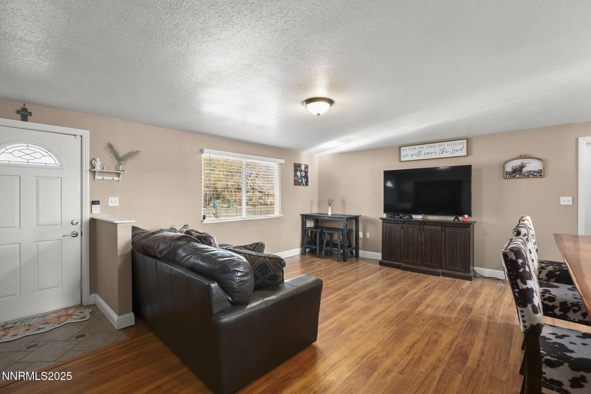11600 Tupelo Street Reno, NV 89506 - Photo 8 of 23 a living room with furniture and a flat screen tv