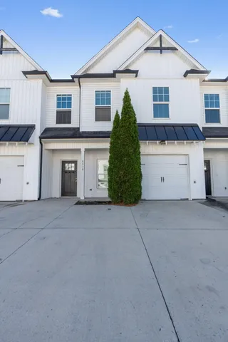 $2,100 | 8438 Brookmoor Lane, Ooltewah, TN 37363