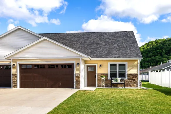 $389,900 | 3827 Sunnyside Drive West, La Crosse, WI 54601