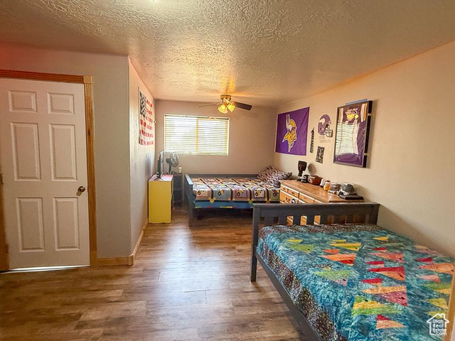 425 East Mule Deer Road Central, UT 84722 - Photo 24 of 72 Bedroom featuring wood finished floors, a textured ceiling, and a ceiling fan