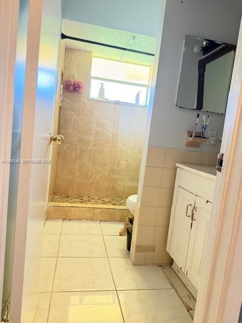 9770 Southwest 210th Street Cutler Bay, FL 33189 - Photo 14 of 32 a bathroom with a shower