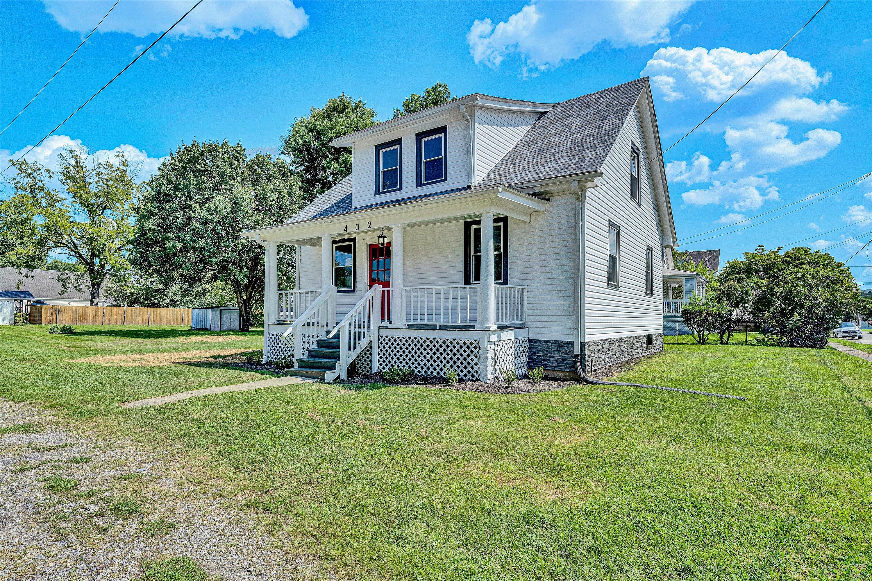 a view of a house with a yard
