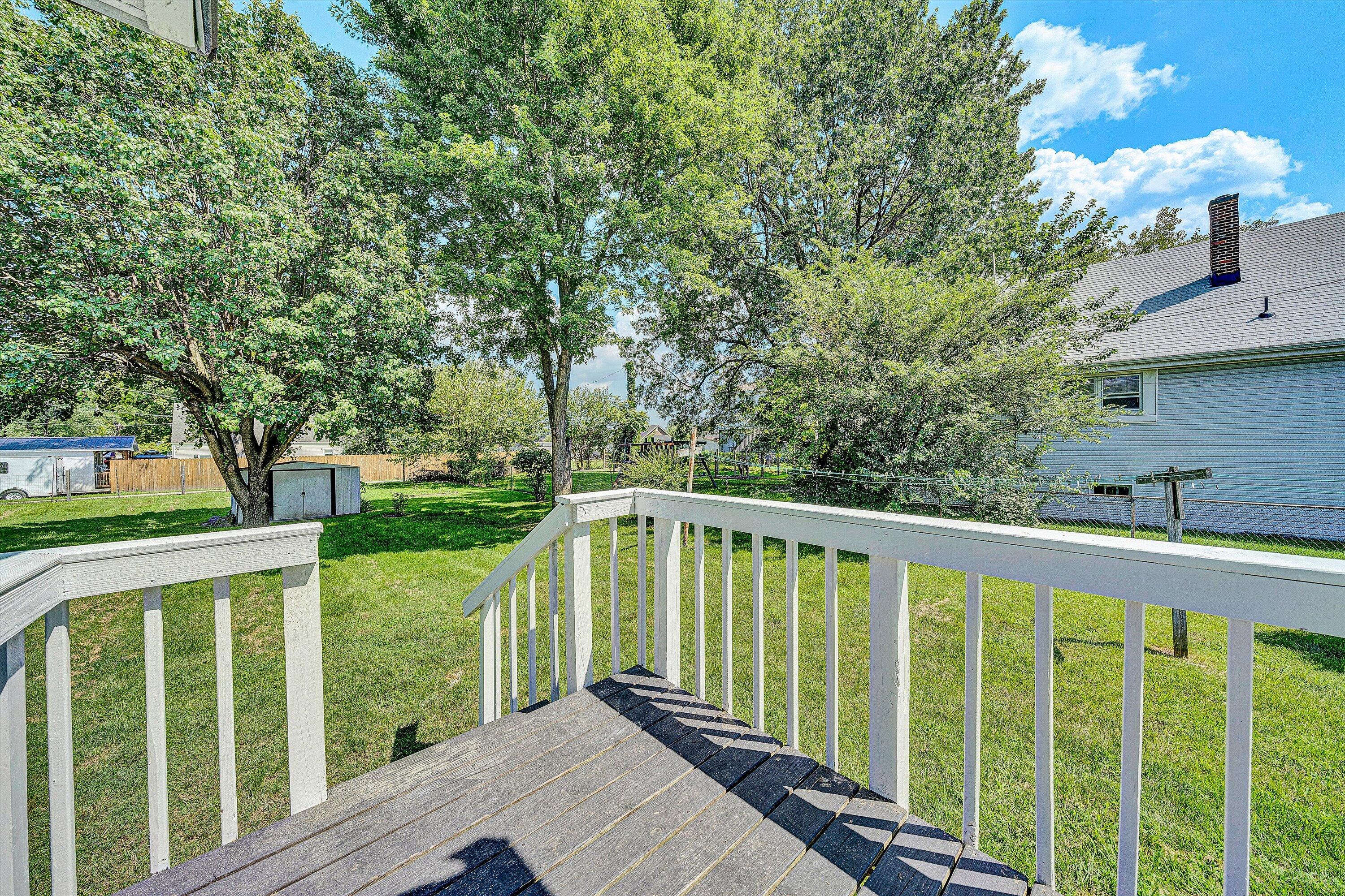 402 7th Street Salem, VA 24153 - Photo 27 of 32 a balcony with wooden floor and trees in the back