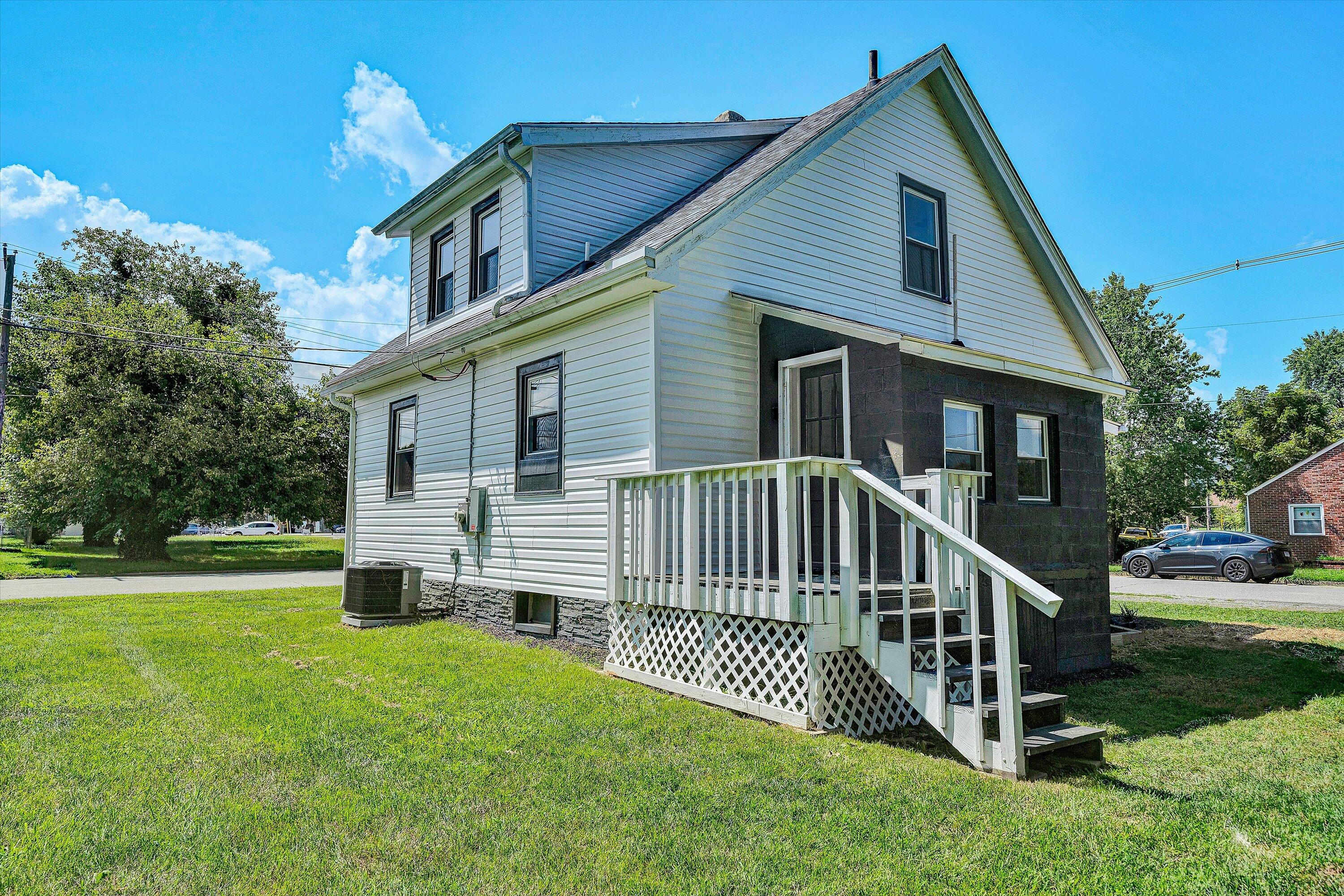 402 7th Street Salem, VA 24153 - Photo 28 of 32 a view of a house with a yard