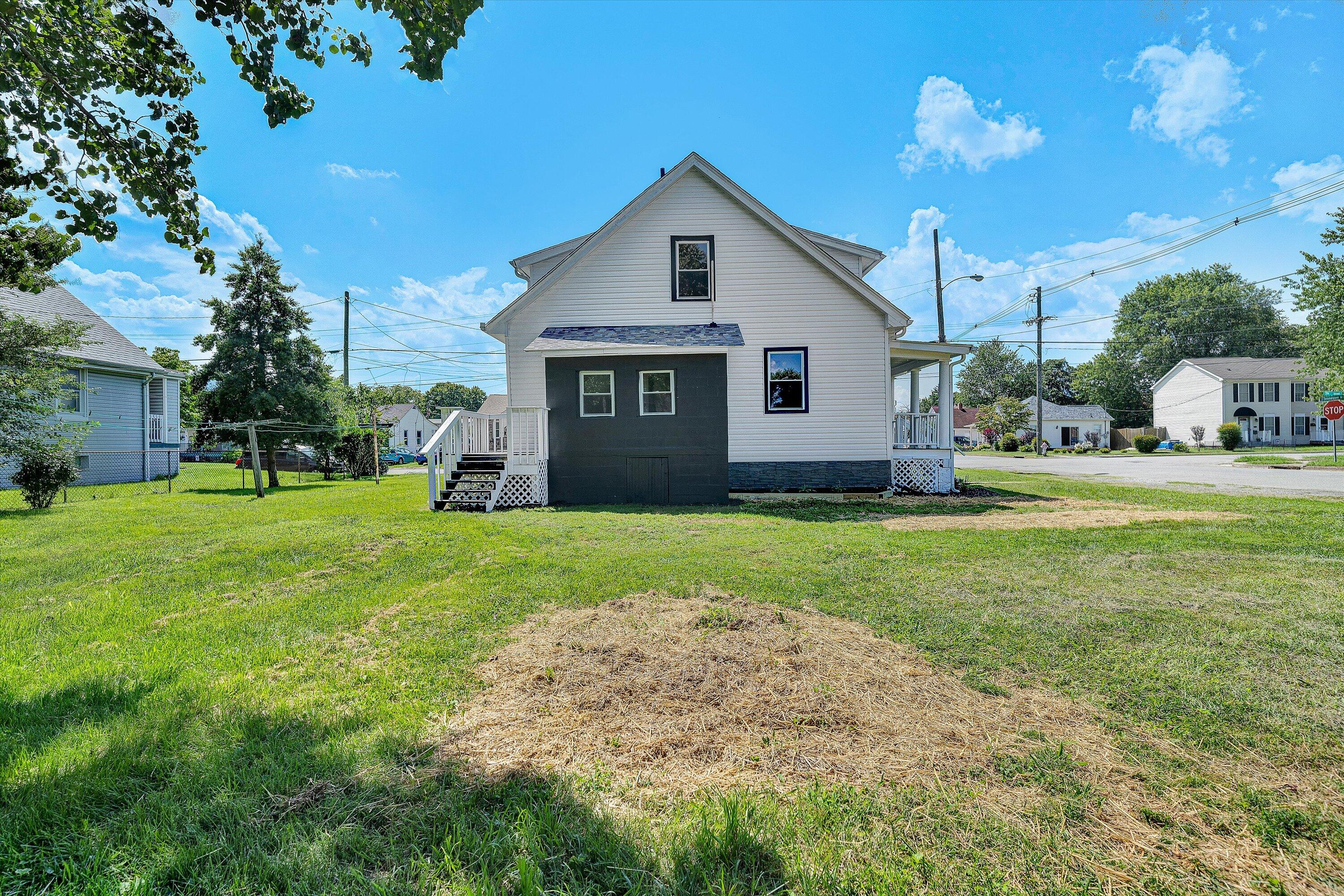 402 7th Street Salem, VA 24153 - Photo 31 of 32 a view of a house with a yard