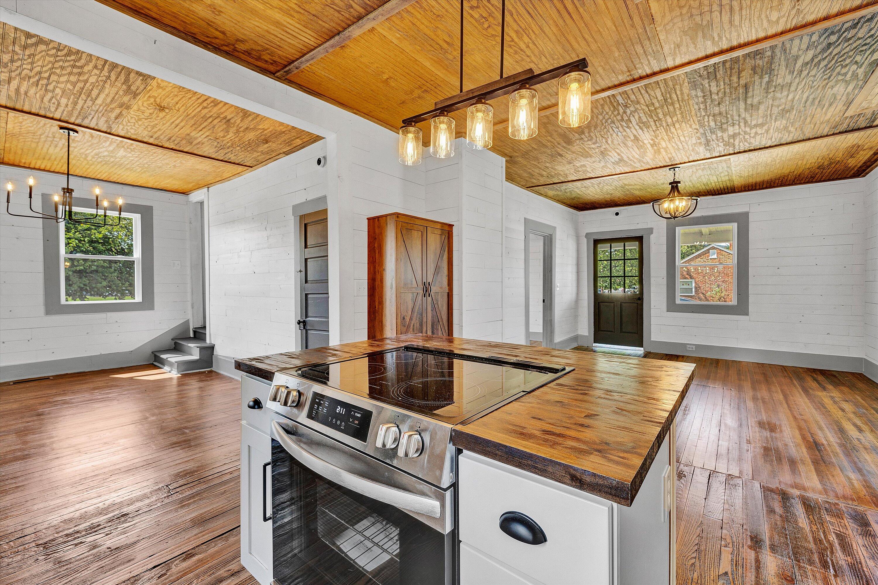 402 7th Street Salem, VA 24153 - Photo 10 of 32 a kitchen that has a sink and a stove