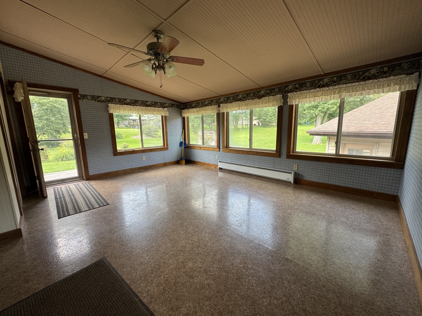 409 North Main Street Payson, IL 62360 - Photo 7 of 16