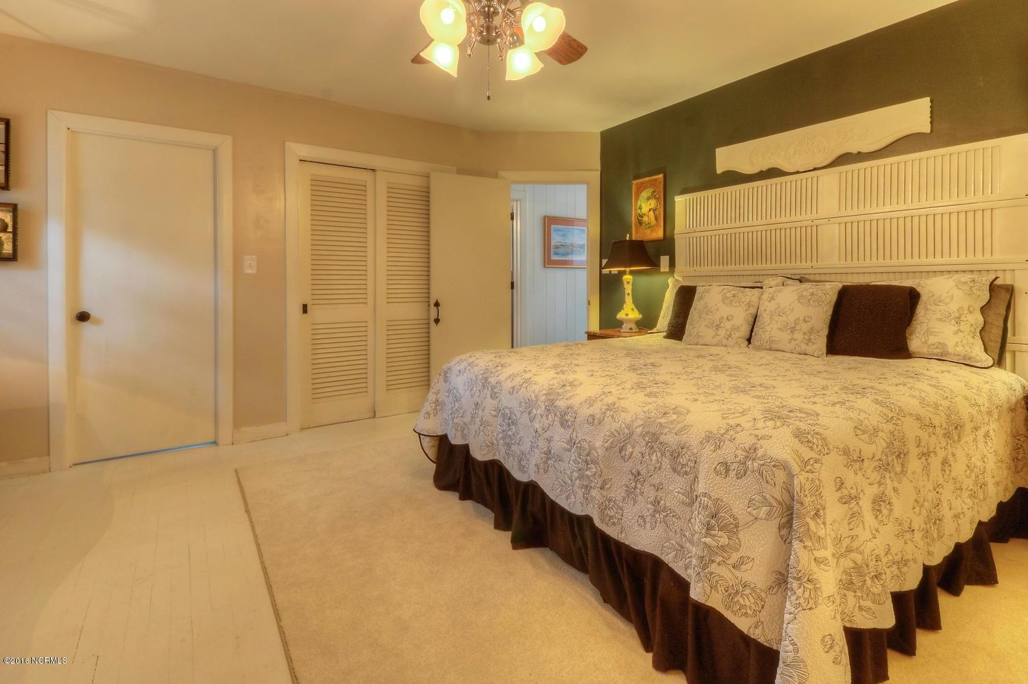 1703 Hawthorne Road Wilmington, NC 28403 - Photo 16 of 27 1703 Hawthorne Rd-large-017-36-Master Be