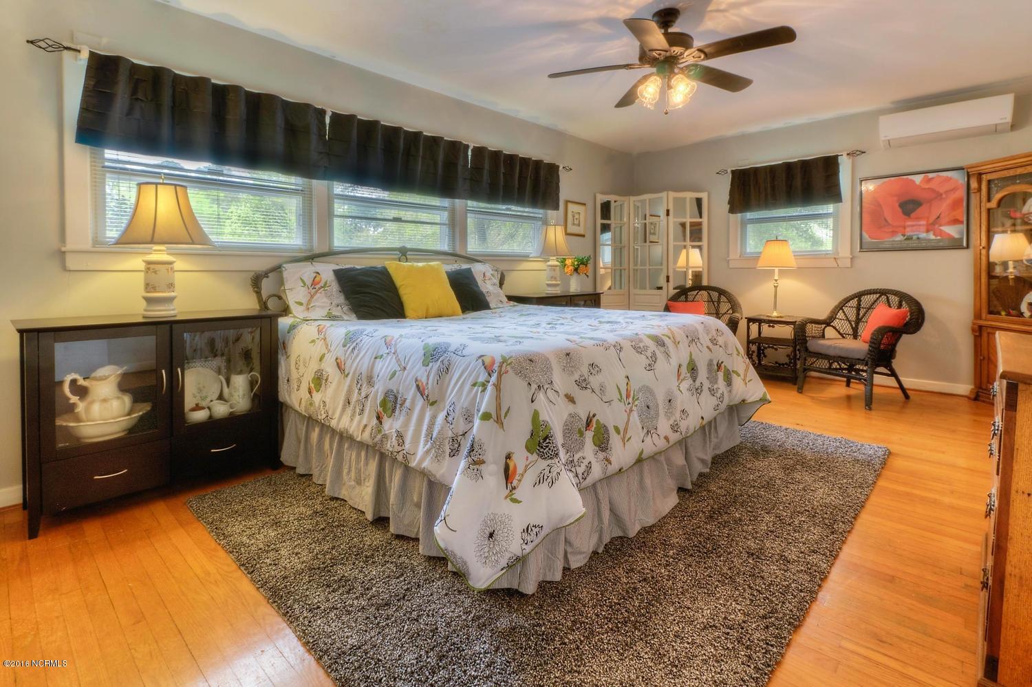 1703 Hawthorne Road Wilmington, NC 28403 - Photo 21 of 27 1703 Hawthorne Rd-large-022-20-Bedroom-1